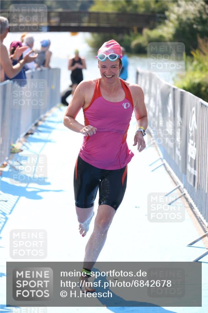 25.08.2024 - Elbe Triathlon Hamburg H.Heesch http://msf.ph/oto/6842678 25.08.2024 14:37:34 Schwimmen  meine-sportfotos.de
