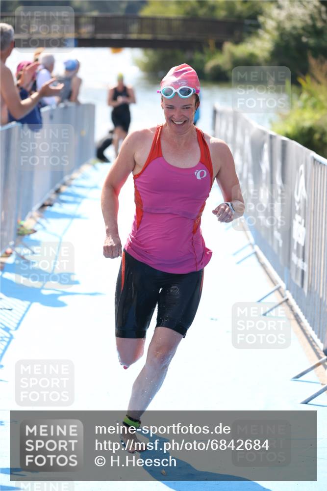 25.08.2024 - Elbe Triathlon Hamburg H.Heesch http://msf.ph/oto/6842684 25.08.2024 14:37:34 Schwimmen  meine-sportfotos.de