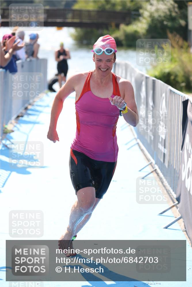 25.08.2024 - Elbe Triathlon Hamburg H.Heesch http://msf.ph/oto/6842703 25.08.2024 14:37:35 Schwimmen  meine-sportfotos.de