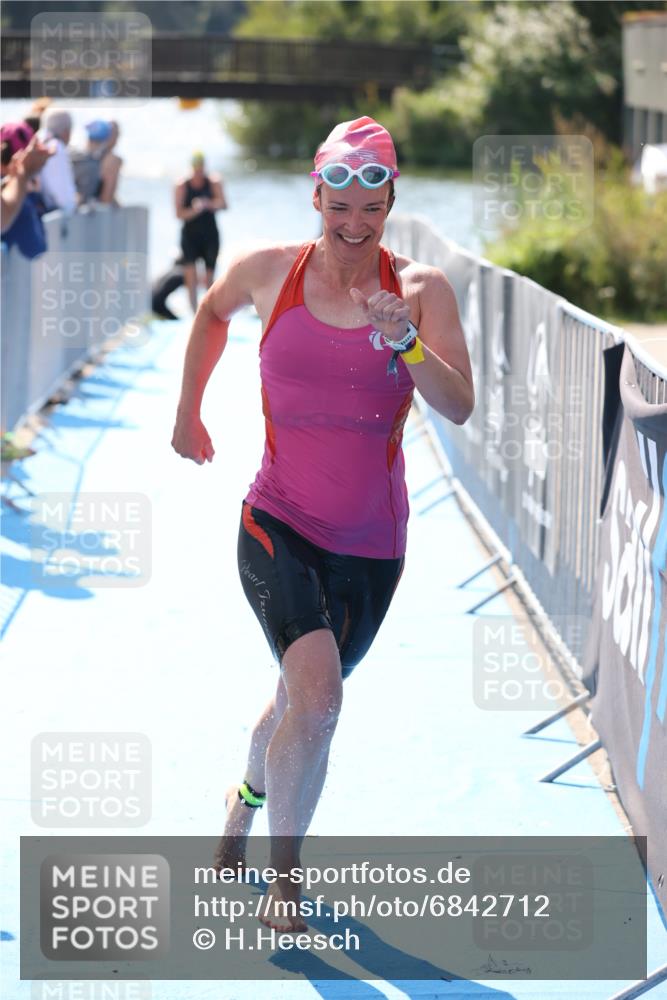 25.08.2024 - Elbe Triathlon Hamburg H.Heesch http://msf.ph/oto/6842712 25.08.2024 14:37:35 Schwimmen  meine-sportfotos.de