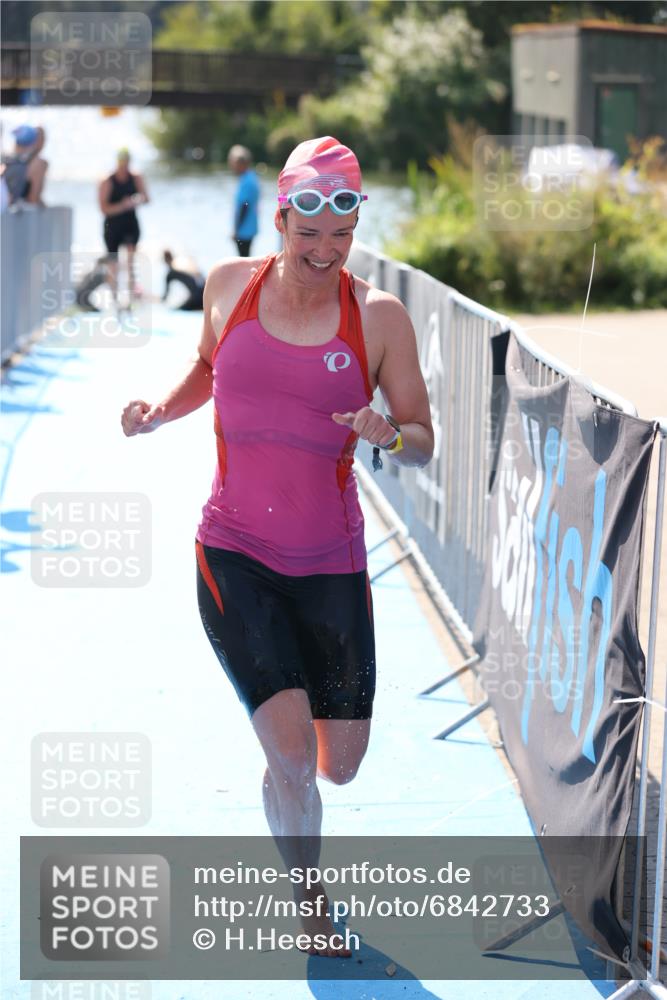 25.08.2024 - Elbe Triathlon Hamburg H.Heesch http://msf.ph/oto/6842733 25.08.2024 14:37:35 Schwimmen  meine-sportfotos.de