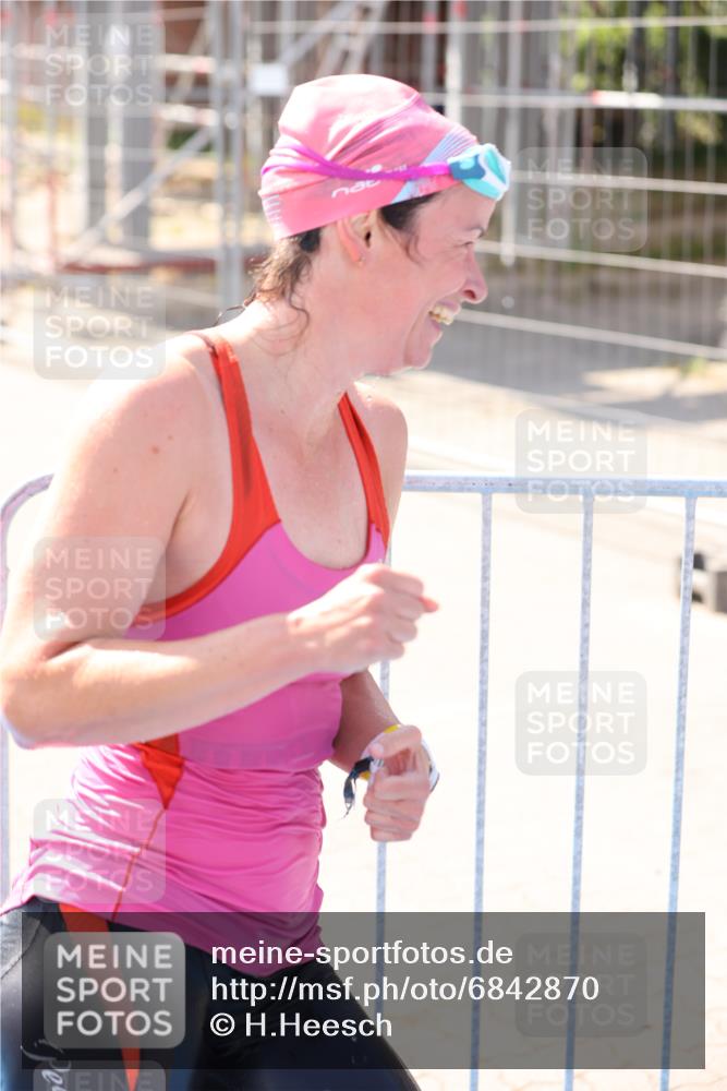25.08.2024 - Elbe Triathlon Hamburg H.Heesch http://msf.ph/oto/6842870 25.08.2024 14:37:36 Schwimmen  meine-sportfotos.de