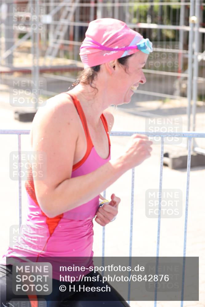 25.08.2024 - Elbe Triathlon Hamburg H.Heesch http://msf.ph/oto/6842876 25.08.2024 14:37:36 Schwimmen  meine-sportfotos.de