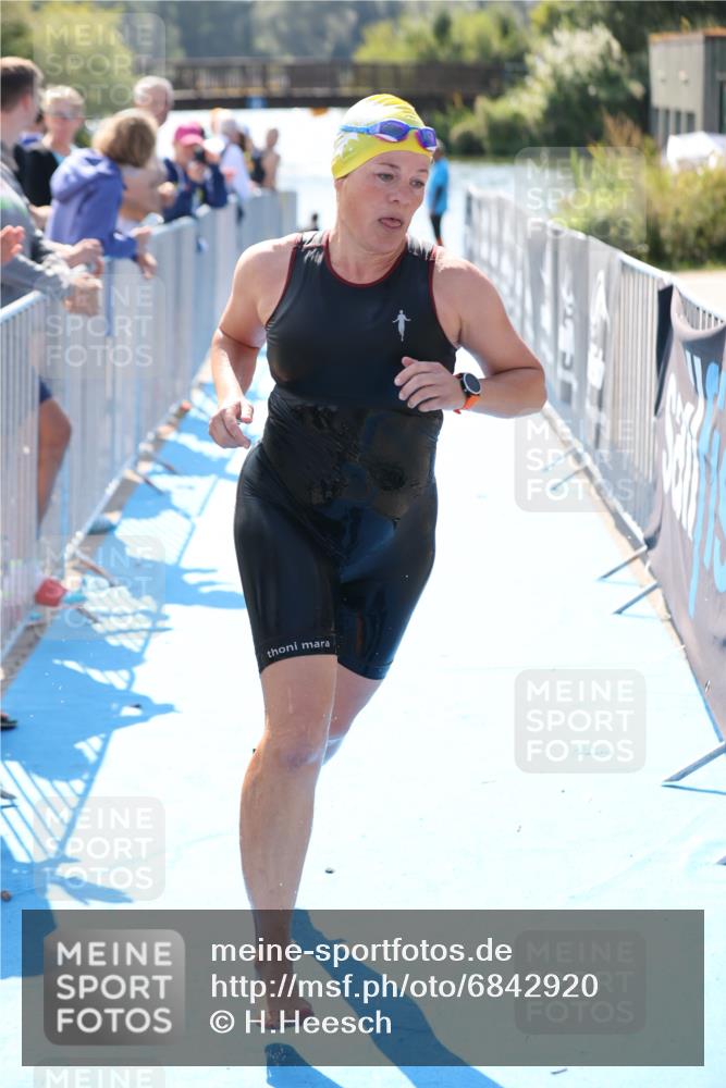 25.08.2024 - Elbe Triathlon Hamburg H.Heesch http://msf.ph/oto/6842920 25.08.2024 14:37:41 Schwimmen  meine-sportfotos.de