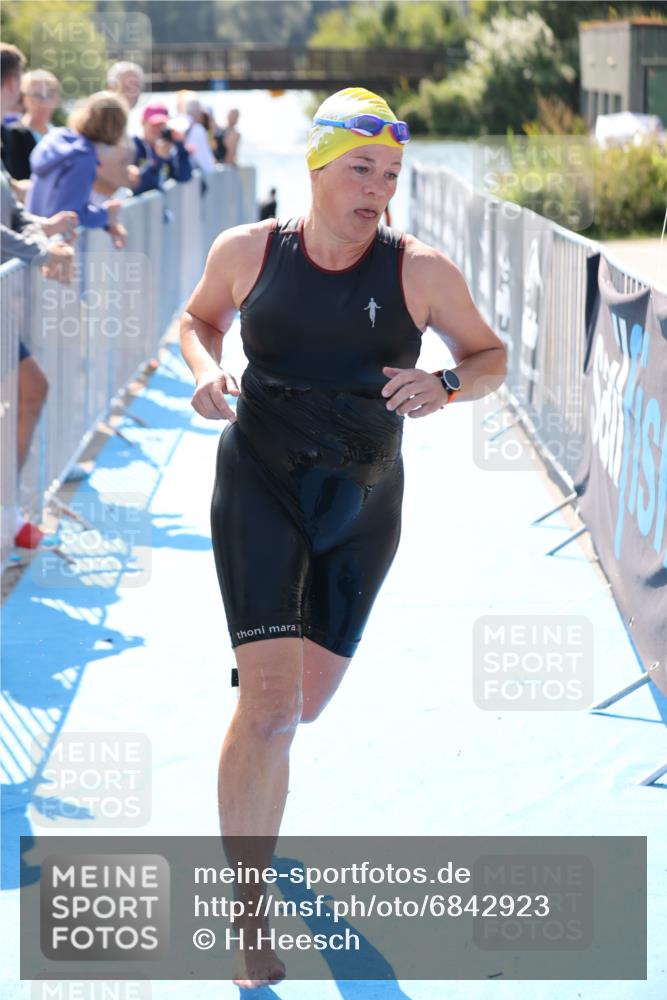 25.08.2024 - Elbe Triathlon Hamburg H.Heesch http://msf.ph/oto/6842923 25.08.2024 14:37:41 Schwimmen  meine-sportfotos.de