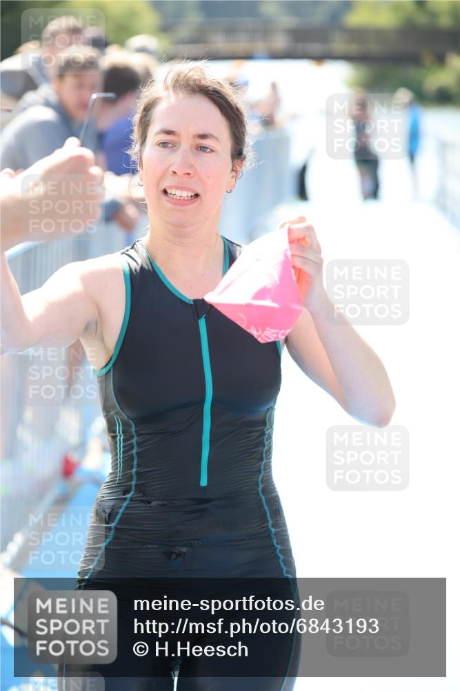 25.08.2024 - Elbe Triathlon Hamburg H.Heesch http://msf.ph/oto/6843193 25.08.2024 14:37:50 Schwimmen  meine-sportfotos.de