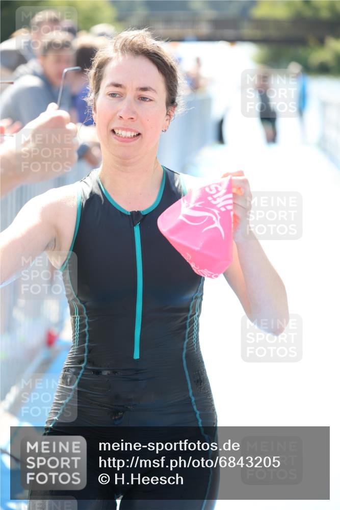 25.08.2024 - Elbe Triathlon Hamburg H.Heesch http://msf.ph/oto/6843205 25.08.2024 14:37:50 Schwimmen  meine-sportfotos.de