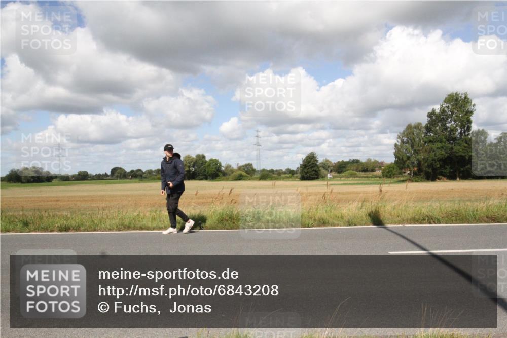25.08.2024 - Elbe Triathlon Hamburg Fuchs,  Jonas http://msf.ph/oto/6843208 25.08.2024 11:54:35 Radfahren  meine-sportfotos.de