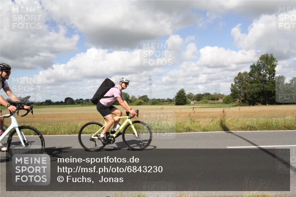 25.08.2024 - Elbe Triathlon Hamburg Fuchs,  Jonas http://msf.ph/oto/6843230 25.08.2024 11:59:30 Radfahren  meine-sportfotos.de