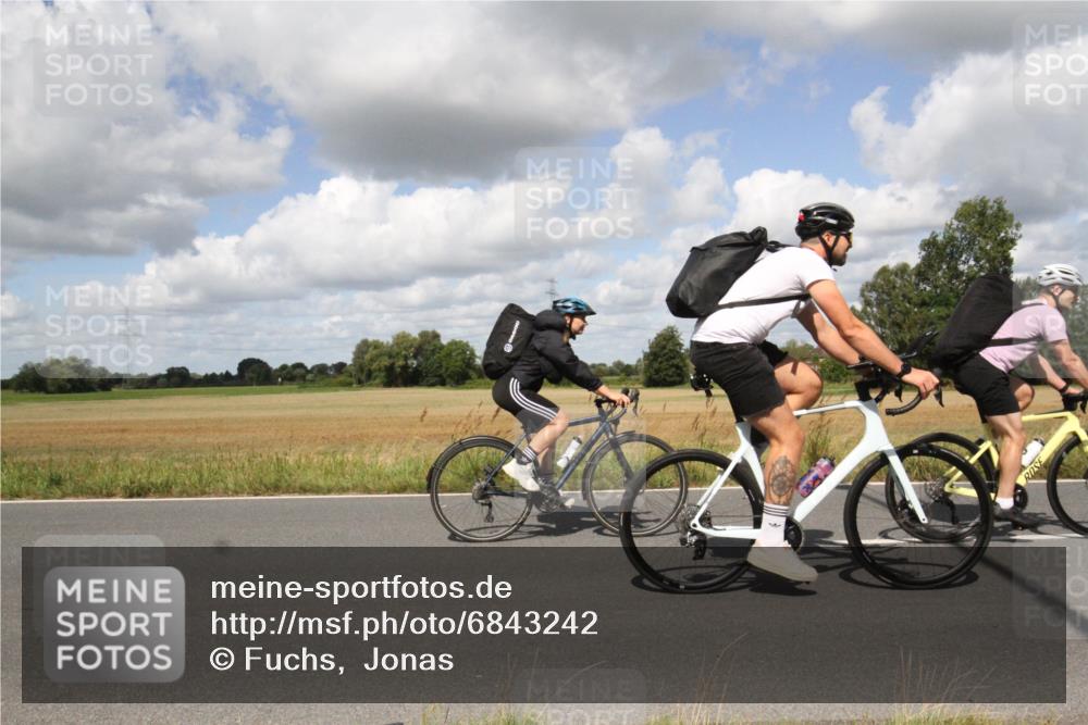 25.08.2024 - Elbe Triathlon Hamburg Fuchs,  Jonas http://msf.ph/oto/6843242 25.08.2024 11:59:31 Radfahren  meine-sportfotos.de