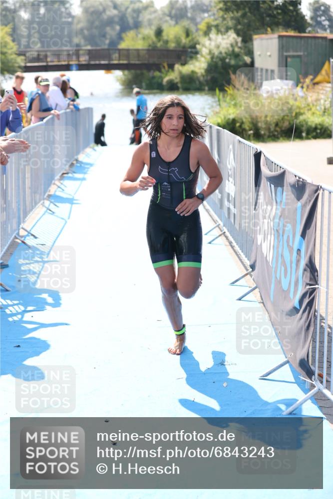 25.08.2024 - Elbe Triathlon Hamburg H.Heesch http://msf.ph/oto/6843243 25.08.2024 14:37:54 Schwimmen  meine-sportfotos.de
