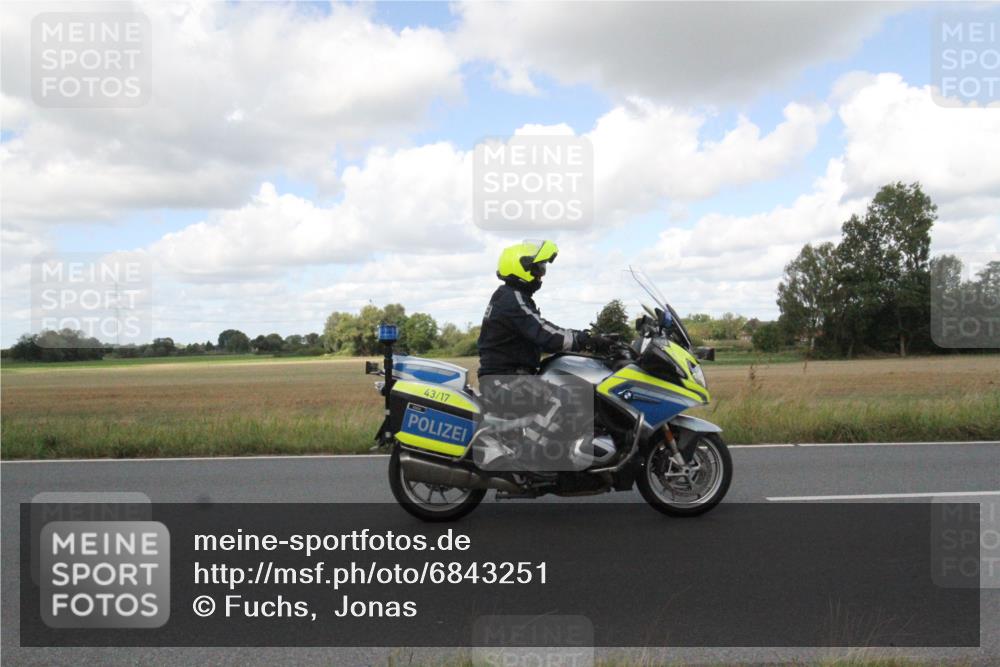 25.08.2024 - Elbe Triathlon Hamburg Fuchs,  Jonas http://msf.ph/oto/6843251 25.08.2024 12:02:17 Radfahren  meine-sportfotos.de