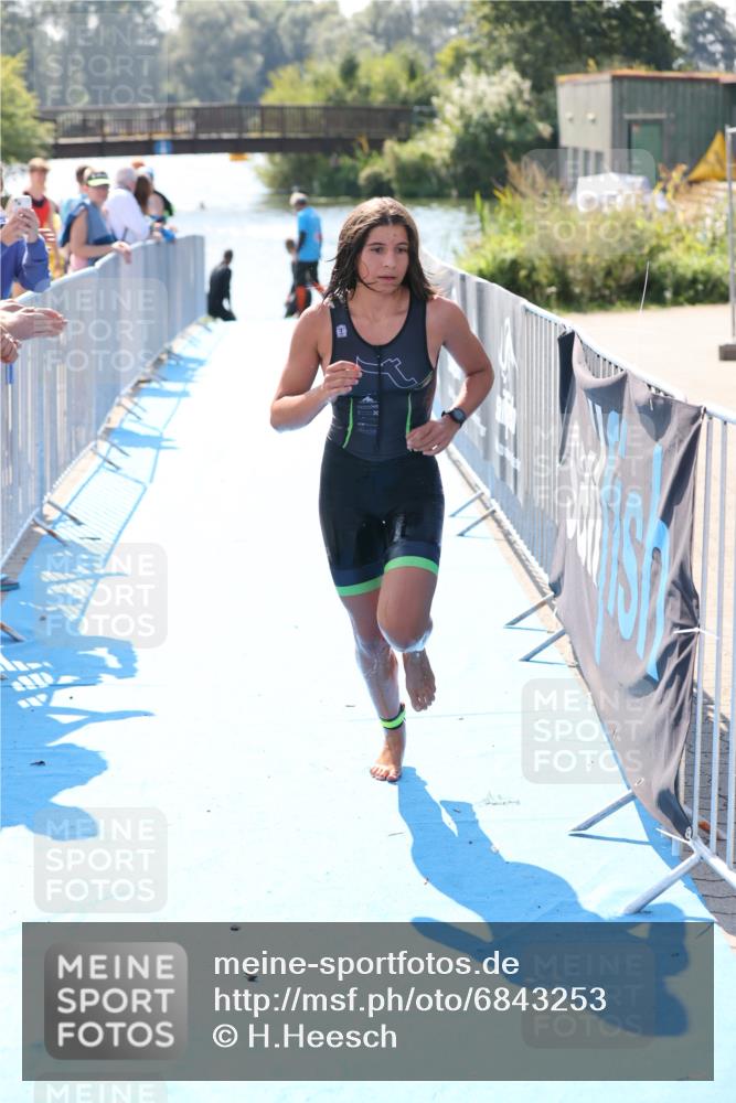 25.08.2024 - Elbe Triathlon Hamburg H.Heesch http://msf.ph/oto/6843253 25.08.2024 14:37:54 Schwimmen  meine-sportfotos.de