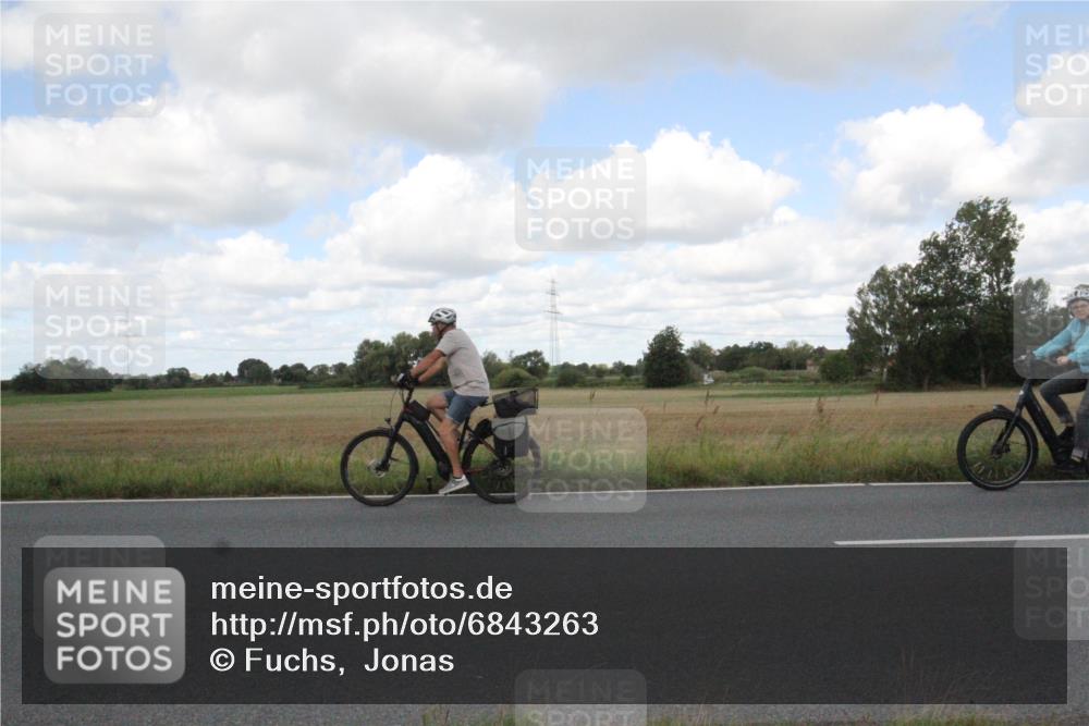 25.08.2024 - Elbe Triathlon Hamburg Fuchs,  Jonas http://msf.ph/oto/6843263 25.08.2024 12:08:46 Radfahren  meine-sportfotos.de