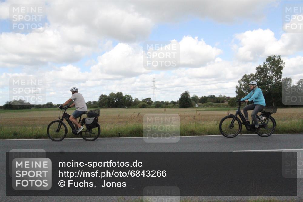 25.08.2024 - Elbe Triathlon Hamburg Fuchs,  Jonas http://msf.ph/oto/6843266 25.08.2024 12:08:46 Radfahren  meine-sportfotos.de