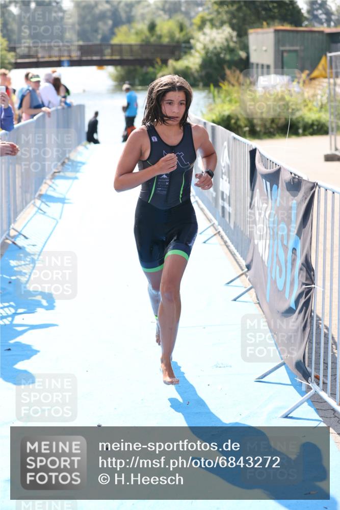 25.08.2024 - Elbe Triathlon Hamburg H.Heesch http://msf.ph/oto/6843272 25.08.2024 14:37:55 Schwimmen  meine-sportfotos.de