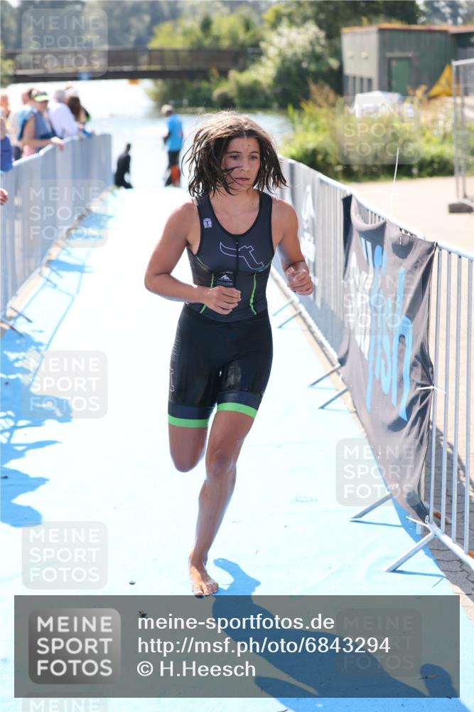 25.08.2024 - Elbe Triathlon Hamburg H.Heesch http://msf.ph/oto/6843294 25.08.2024 14:37:55 Schwimmen  meine-sportfotos.de