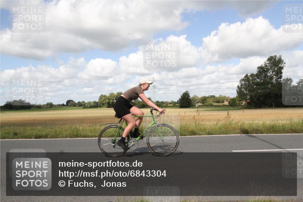 25.08.2024 - Elbe Triathlon Hamburg Fuchs,  Jonas http://msf.ph/oto/6843304 25.08.2024 12:11:56 Radfahren  meine-sportfotos.de