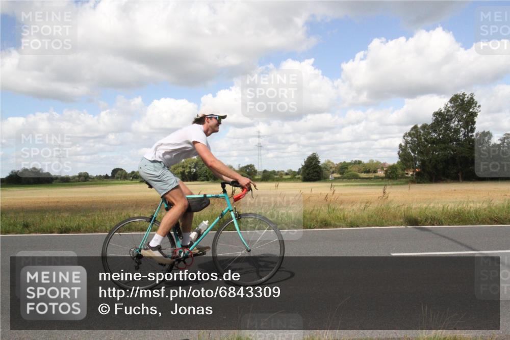 25.08.2024 - Elbe Triathlon Hamburg Fuchs,  Jonas http://msf.ph/oto/6843309 25.08.2024 12:11:57 Radfahren  meine-sportfotos.de
