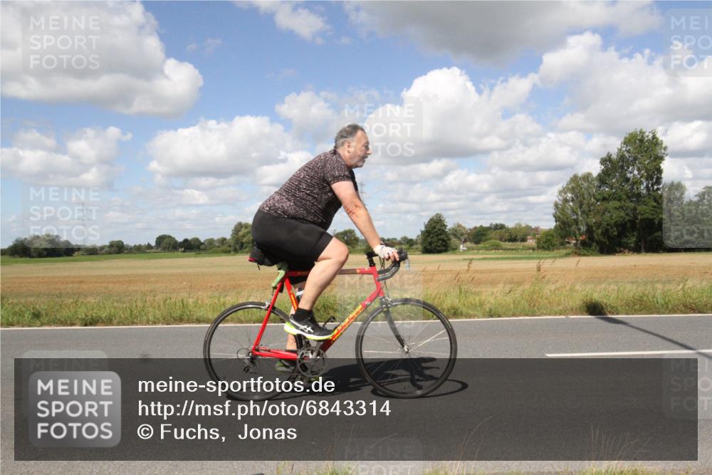 25.08.2024 - Elbe Triathlon Hamburg Fuchs,  Jonas http://msf.ph/oto/6843314 25.08.2024 12:18:51 Radfahren  meine-sportfotos.de