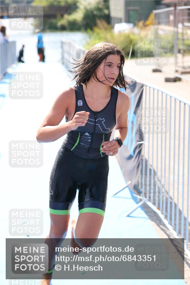 25.08.2024 - Elbe Triathlon Hamburg H.Heesch http://msf.ph/oto/6843351 25.08.2024 14:37:55 Schwimmen  meine-sportfotos.de