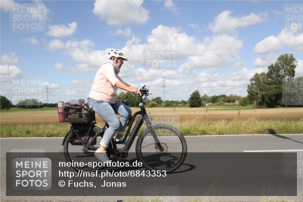 25.08.2024 - Elbe Triathlon Hamburg Fuchs,  Jonas http://msf.ph/oto/6843353 25.08.2024 12:25:10 Radfahren  meine-sportfotos.de