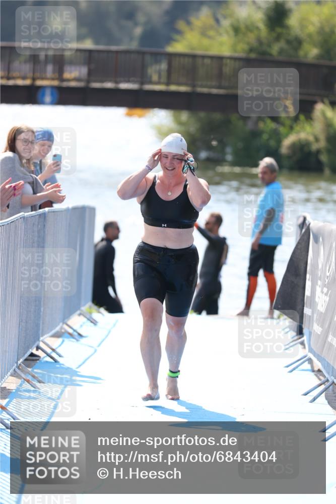 25.08.2024 - Elbe Triathlon Hamburg H.Heesch http://msf.ph/oto/6843404 25.08.2024 14:38:32 Schwimmen  meine-sportfotos.de