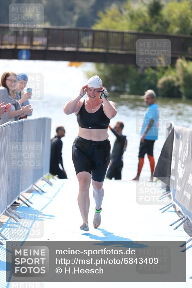 25.08.2024 - Elbe Triathlon Hamburg H.Heesch http://msf.ph/oto/6843409 25.08.2024 14:38:32 Schwimmen  meine-sportfotos.de