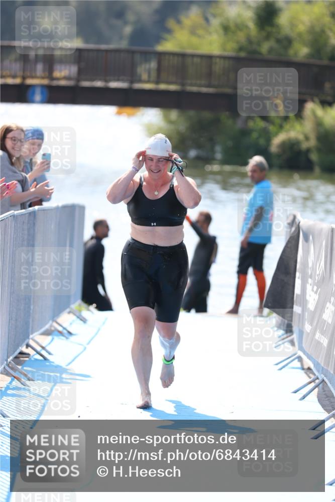 25.08.2024 - Elbe Triathlon Hamburg H.Heesch http://msf.ph/oto/6843414 25.08.2024 14:38:32 Schwimmen  meine-sportfotos.de