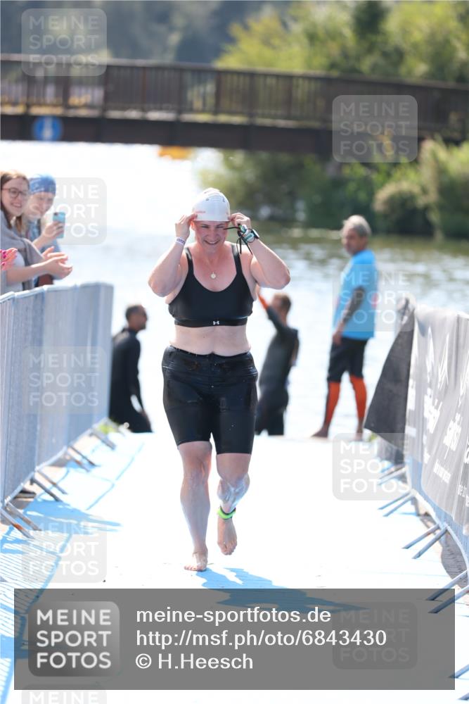 25.08.2024 - Elbe Triathlon Hamburg H.Heesch http://msf.ph/oto/6843430 25.08.2024 14:38:32 Schwimmen  meine-sportfotos.de