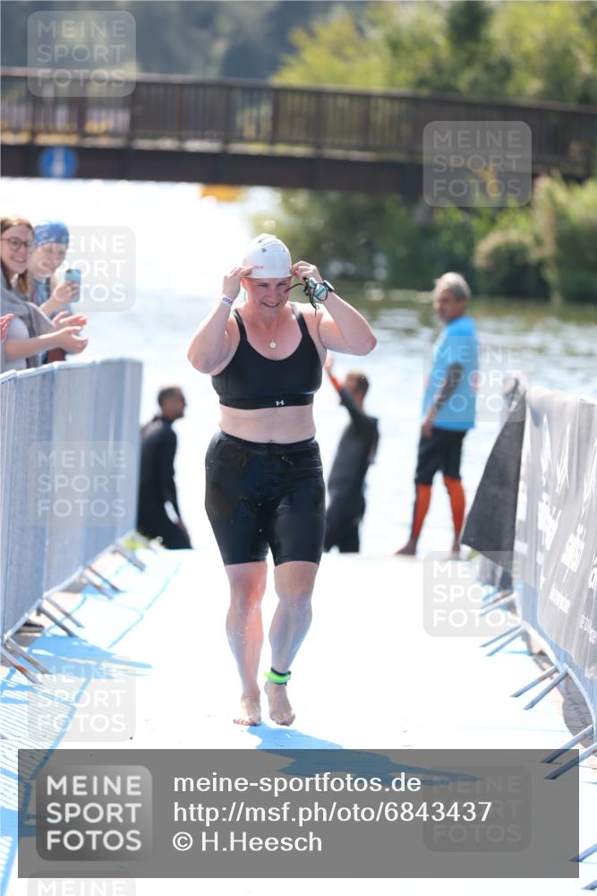 25.08.2024 - Elbe Triathlon Hamburg H.Heesch http://msf.ph/oto/6843437 25.08.2024 14:38:32 Schwimmen  meine-sportfotos.de