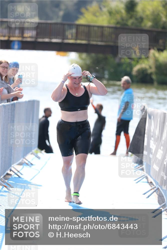 25.08.2024 - Elbe Triathlon Hamburg H.Heesch http://msf.ph/oto/6843443 25.08.2024 14:38:32 Schwimmen  meine-sportfotos.de