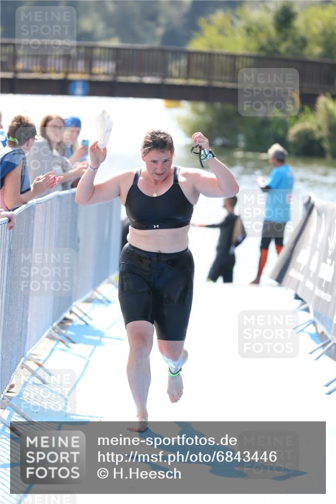 25.08.2024 - Elbe Triathlon Hamburg H.Heesch http://msf.ph/oto/6843446 25.08.2024 14:38:33 Schwimmen  meine-sportfotos.de