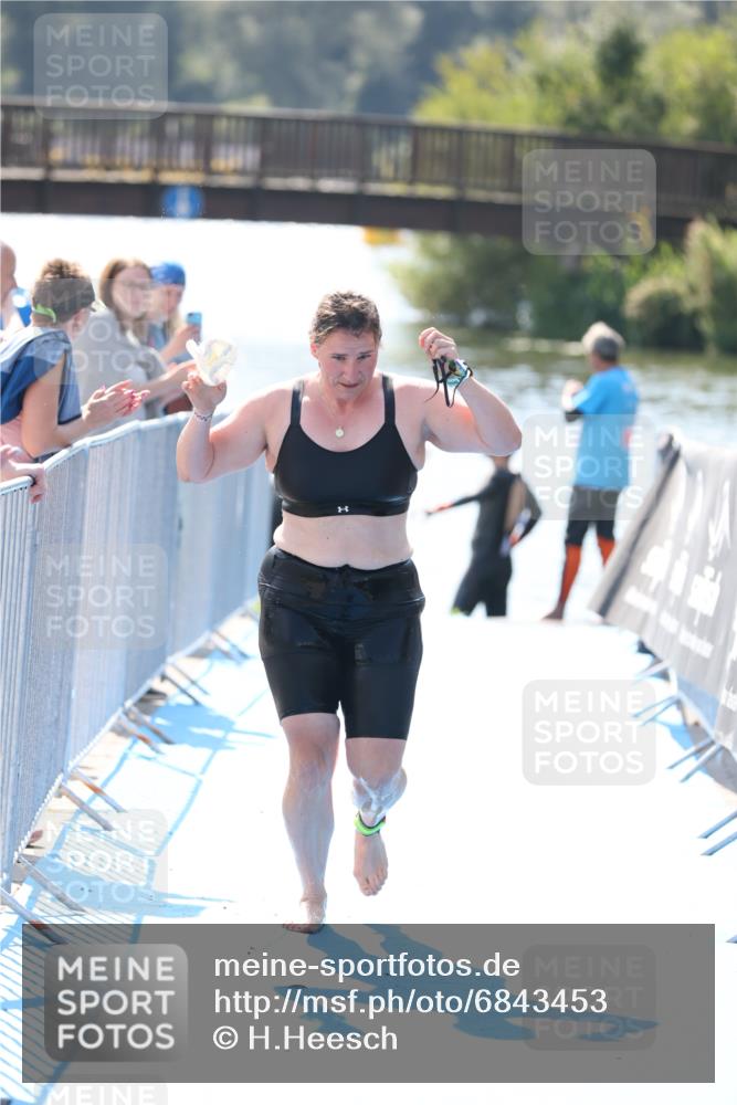 25.08.2024 - Elbe Triathlon Hamburg H.Heesch http://msf.ph/oto/6843453 25.08.2024 14:38:33 Schwimmen  meine-sportfotos.de