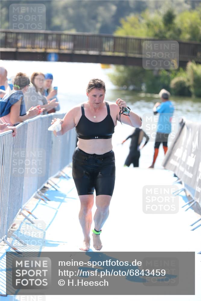 25.08.2024 - Elbe Triathlon Hamburg H.Heesch http://msf.ph/oto/6843459 25.08.2024 14:38:33 Schwimmen  meine-sportfotos.de