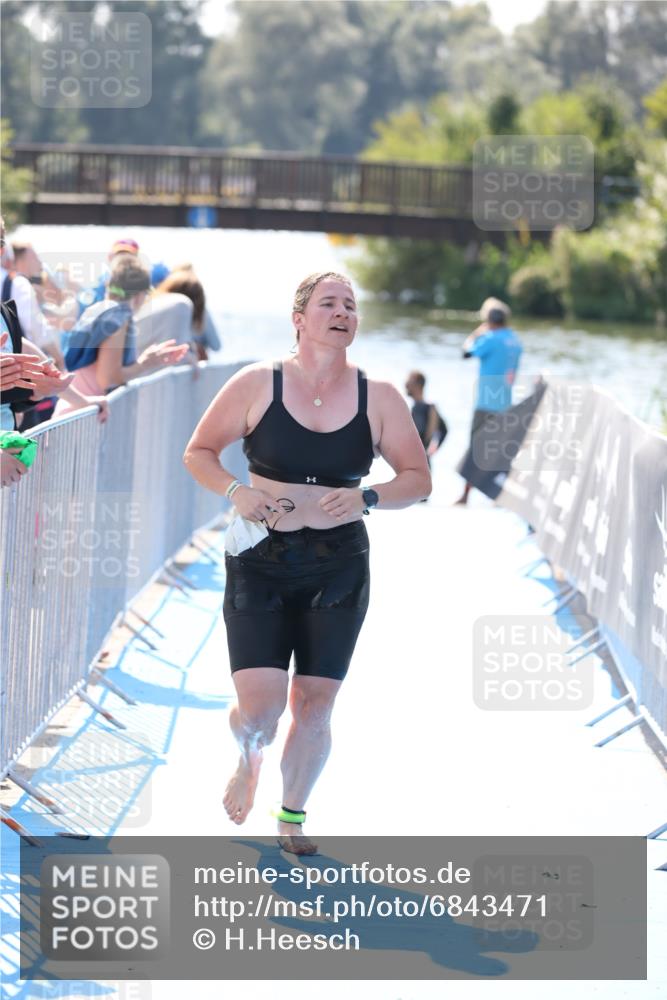 25.08.2024 - Elbe Triathlon Hamburg H.Heesch http://msf.ph/oto/6843471 25.08.2024 14:38:34 Schwimmen  meine-sportfotos.de