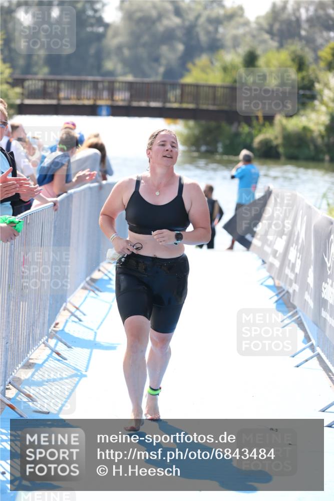 25.08.2024 - Elbe Triathlon Hamburg H.Heesch http://msf.ph/oto/6843484 25.08.2024 14:38:34 Schwimmen  meine-sportfotos.de
