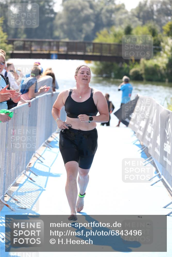 25.08.2024 - Elbe Triathlon Hamburg H.Heesch http://msf.ph/oto/6843496 25.08.2024 14:38:35 Schwimmen  meine-sportfotos.de