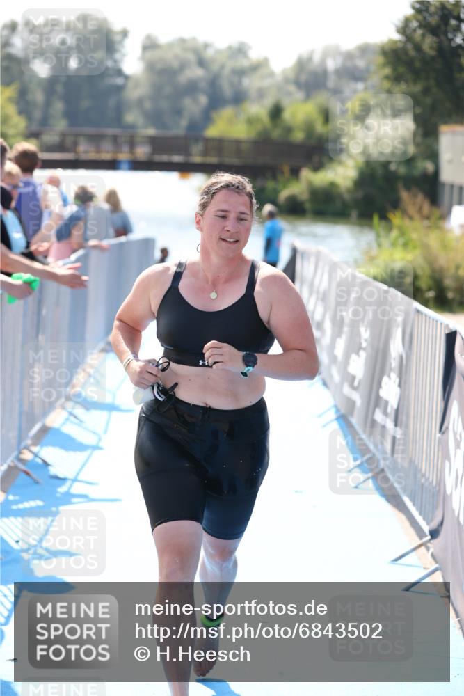 25.08.2024 - Elbe Triathlon Hamburg H.Heesch http://msf.ph/oto/6843502 25.08.2024 14:38:36 Schwimmen  meine-sportfotos.de