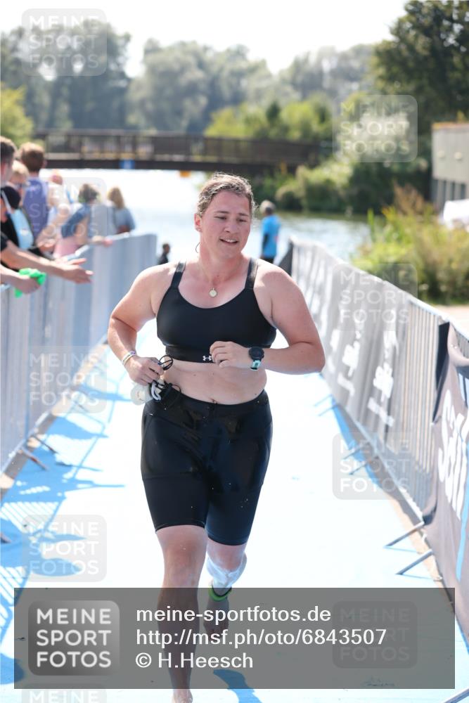 25.08.2024 - Elbe Triathlon Hamburg H.Heesch http://msf.ph/oto/6843507 25.08.2024 14:38:36 Schwimmen  meine-sportfotos.de