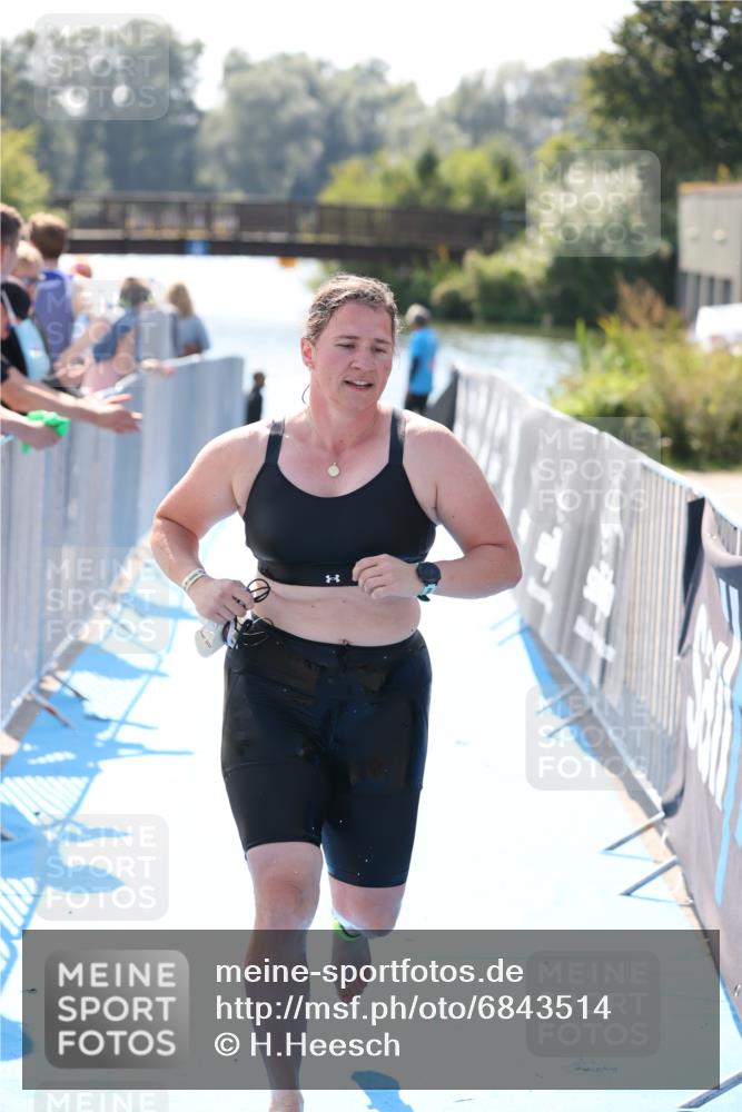 25.08.2024 - Elbe Triathlon Hamburg H.Heesch http://msf.ph/oto/6843514 25.08.2024 14:38:36 Schwimmen  meine-sportfotos.de