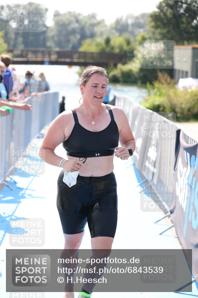 25.08.2024 - Elbe Triathlon Hamburg H.Heesch http://msf.ph/oto/6843539 25.08.2024 14:38:36 Schwimmen  meine-sportfotos.de