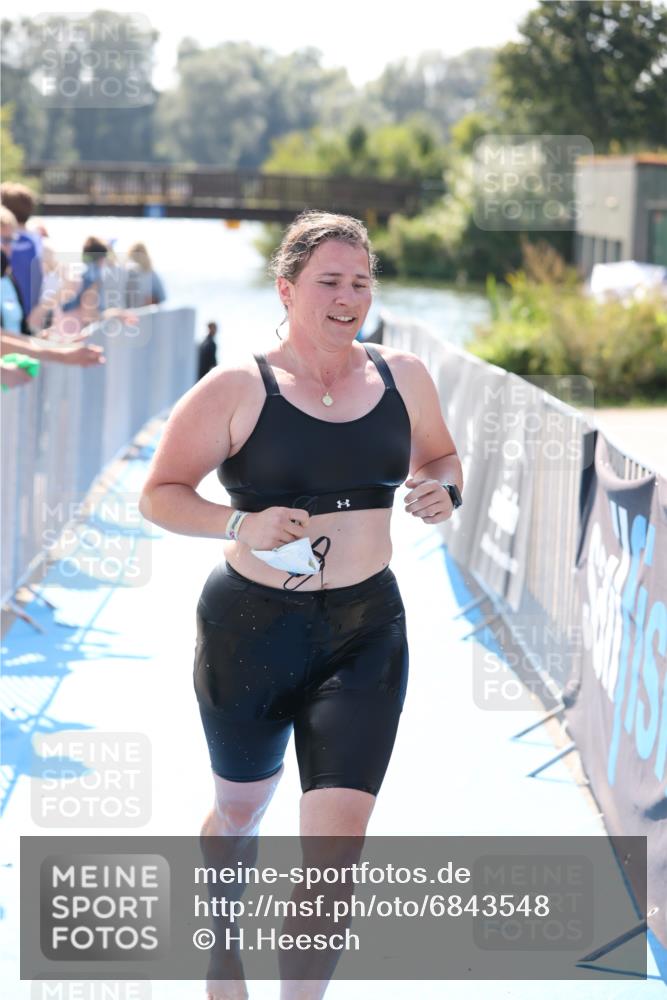 25.08.2024 - Elbe Triathlon Hamburg H.Heesch http://msf.ph/oto/6843548 25.08.2024 14:38:36 Schwimmen  meine-sportfotos.de