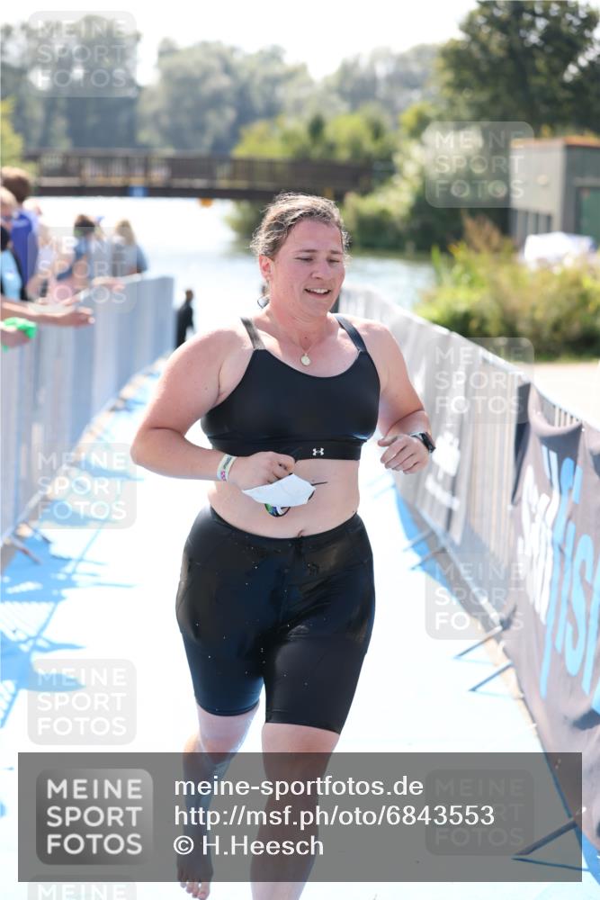 25.08.2024 - Elbe Triathlon Hamburg H.Heesch http://msf.ph/oto/6843553 25.08.2024 14:38:36 Schwimmen  meine-sportfotos.de