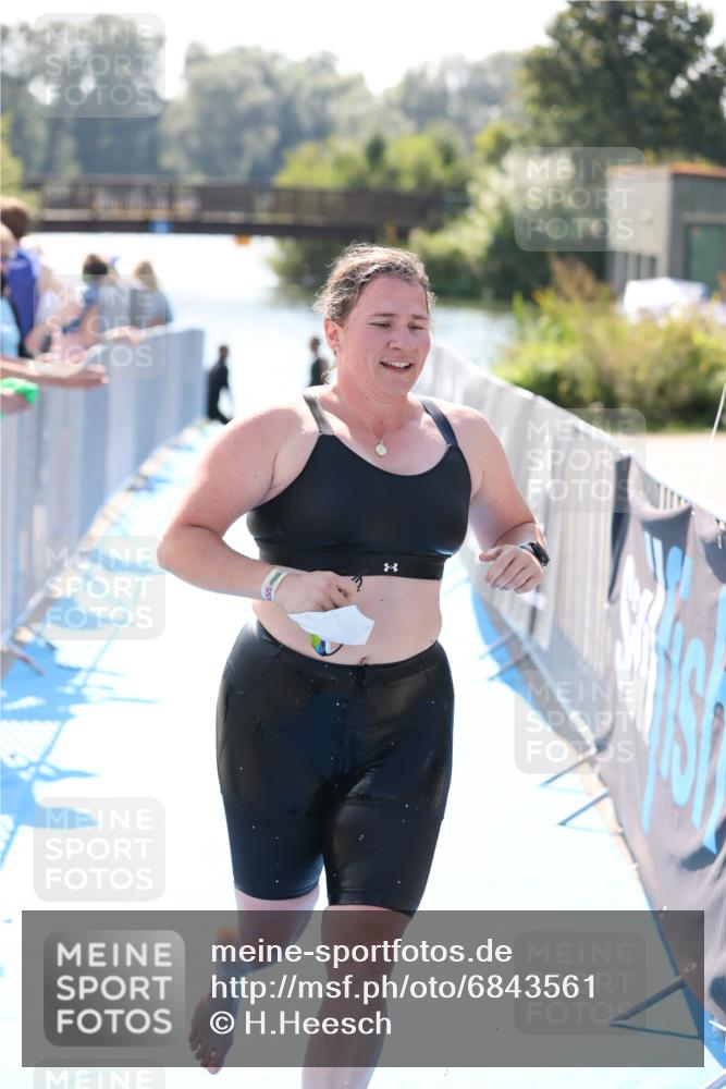 25.08.2024 - Elbe Triathlon Hamburg H.Heesch http://msf.ph/oto/6843561 25.08.2024 14:38:36 Schwimmen  meine-sportfotos.de