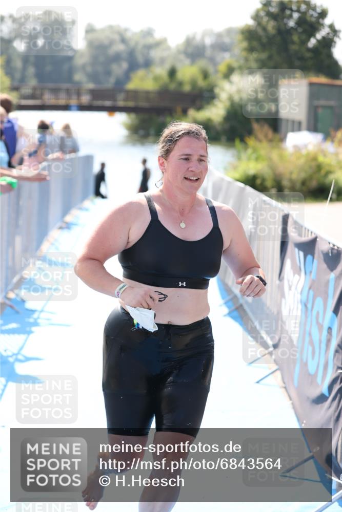 25.08.2024 - Elbe Triathlon Hamburg H.Heesch http://msf.ph/oto/6843564 25.08.2024 14:38:36 Schwimmen  meine-sportfotos.de