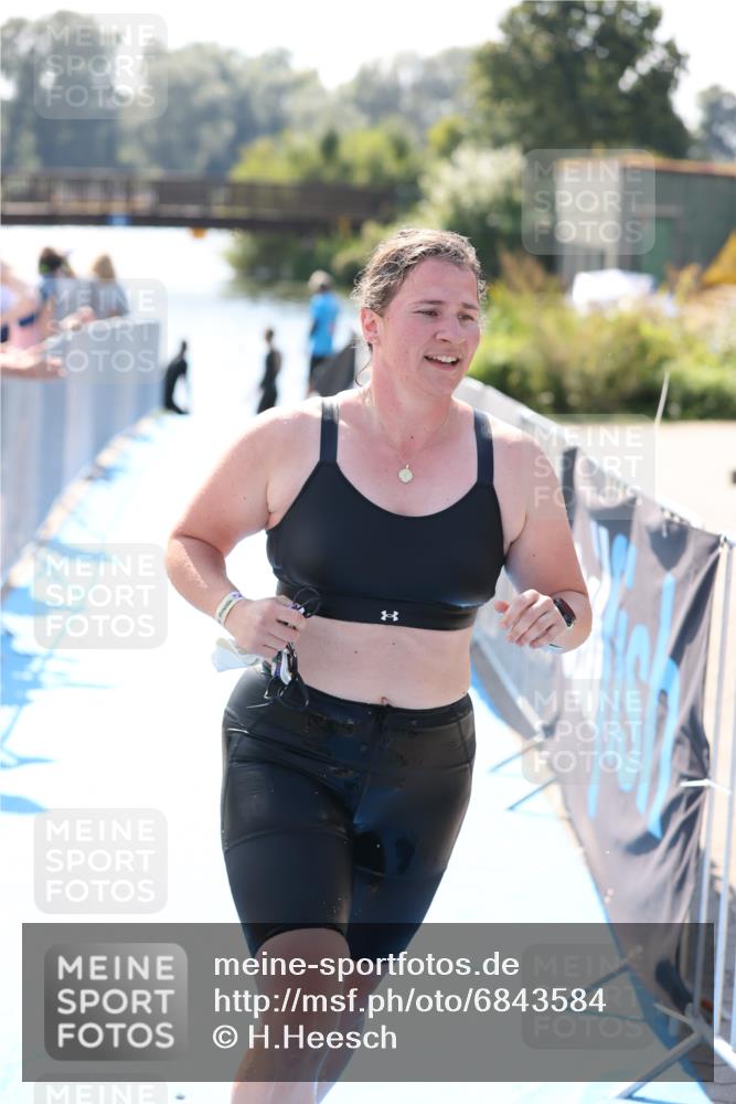 25.08.2024 - Elbe Triathlon Hamburg H.Heesch http://msf.ph/oto/6843584 25.08.2024 14:38:36 Schwimmen  meine-sportfotos.de