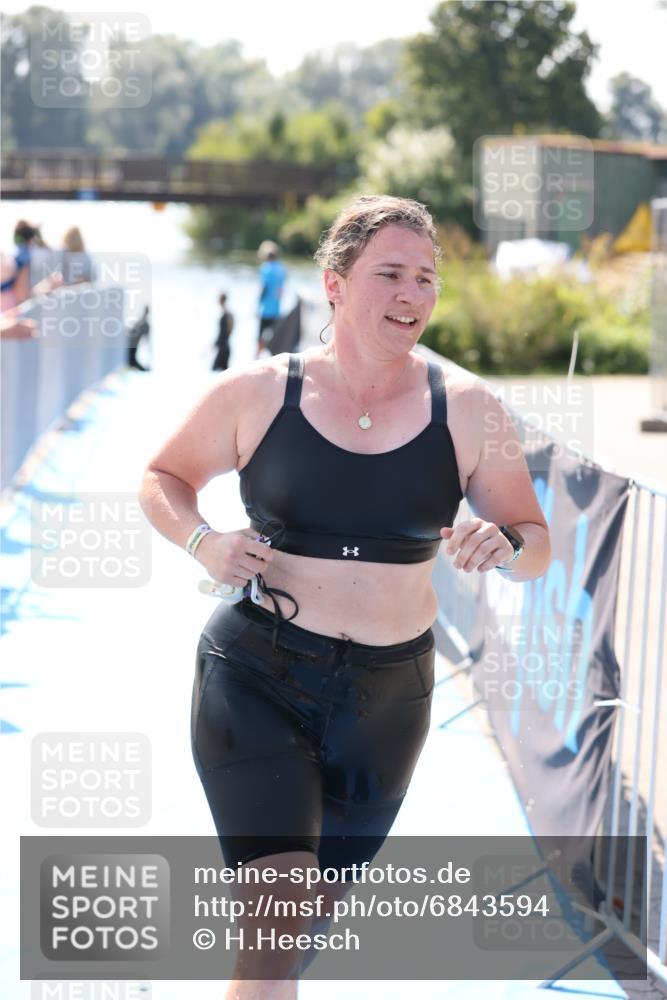 25.08.2024 - Elbe Triathlon Hamburg H.Heesch http://msf.ph/oto/6843594 25.08.2024 14:38:37 Schwimmen  meine-sportfotos.de