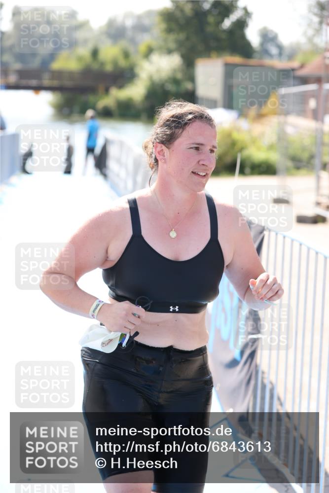 25.08.2024 - Elbe Triathlon Hamburg H.Heesch http://msf.ph/oto/6843613 25.08.2024 14:38:37 Schwimmen  meine-sportfotos.de
