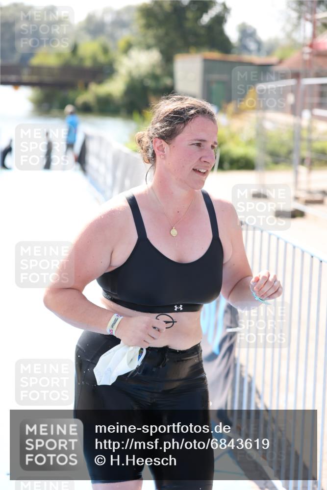 25.08.2024 - Elbe Triathlon Hamburg H.Heesch http://msf.ph/oto/6843619 25.08.2024 14:38:37 Schwimmen  meine-sportfotos.de